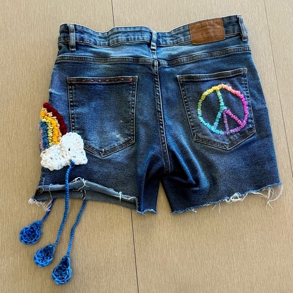 CUSTOM EMBROIDERED HIPPIE SHORTS - Picture 7 of 13